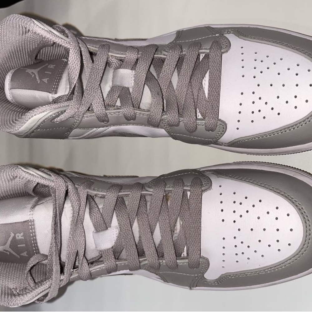 Air Jordan 1 Mid ‘college grey’ - Picture 2 of 3